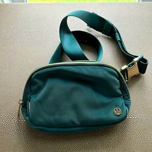 Lululemon green velour belt bag